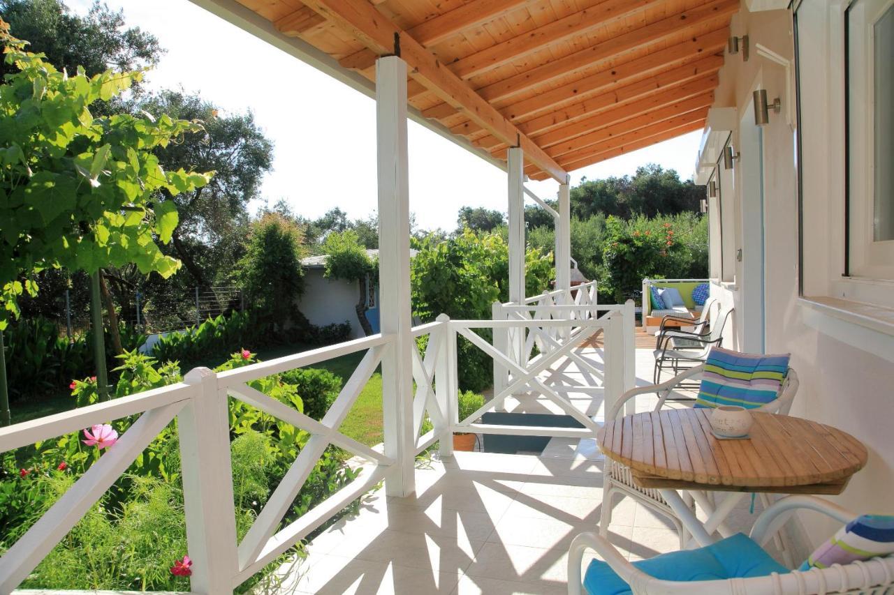 Blue Sky Cottage, Kanouli Beach Halikounas エクステリア 写真