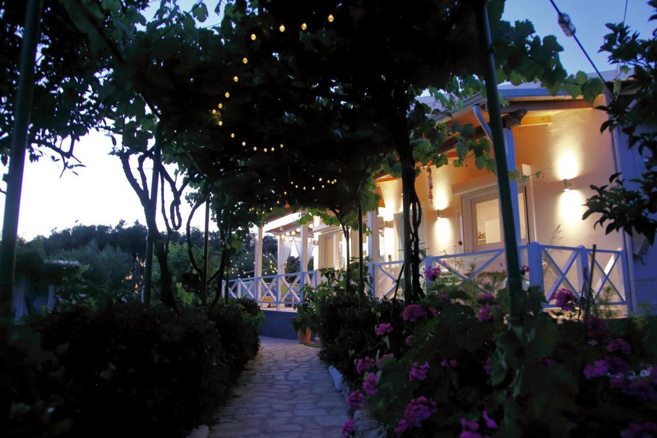 Blue Sky Cottage, Kanouli Beach Halikounas エクステリア 写真