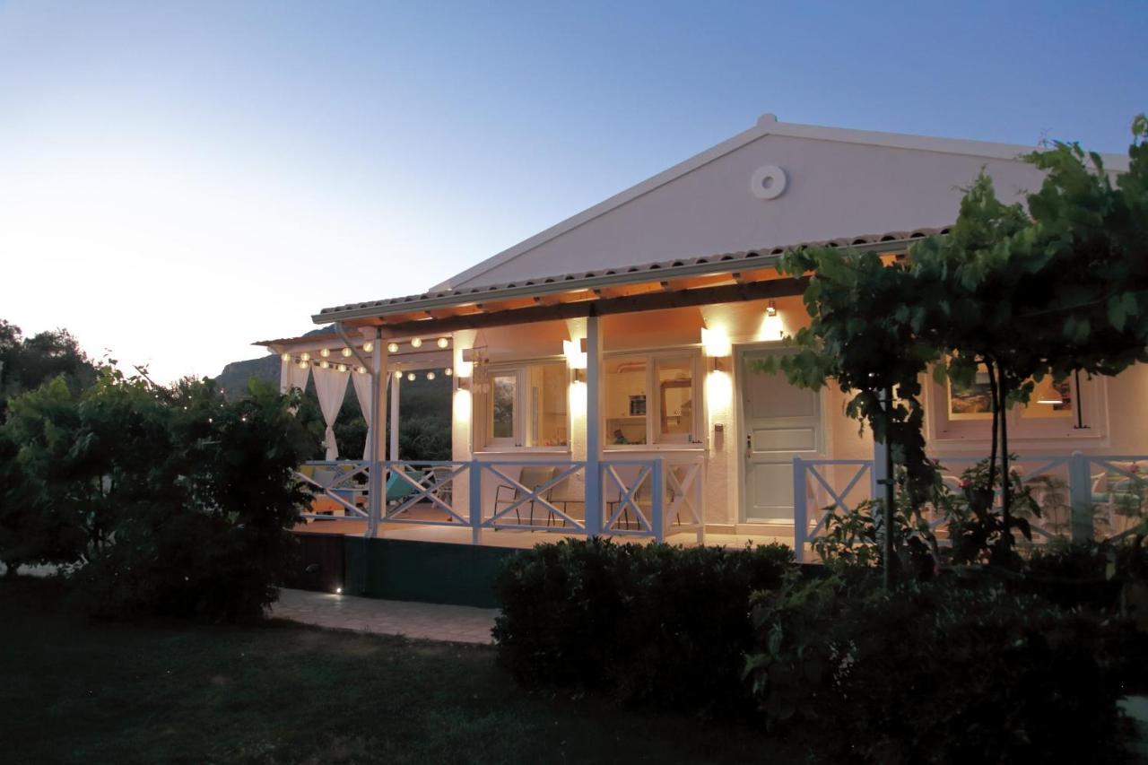 Blue Sky Cottage, Kanouli Beach Halikounas エクステリア 写真